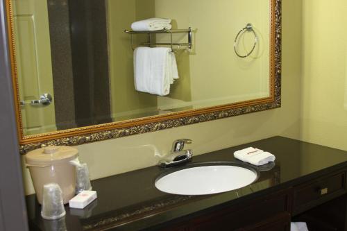 red roof inn and suites detroit melvindale dearborn