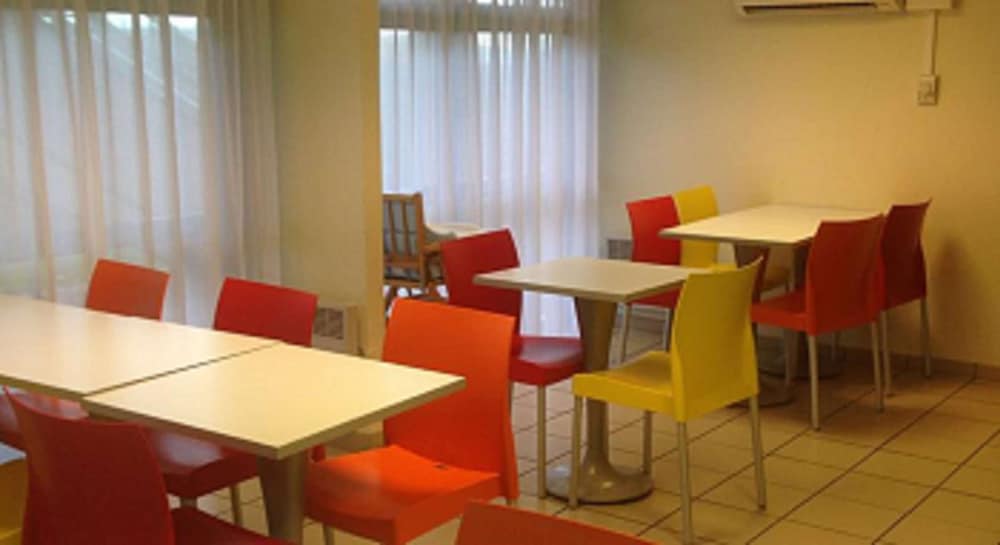 hotel premiere classe niort est la creche