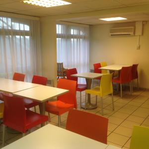 hotel premiere classe niort est la creche