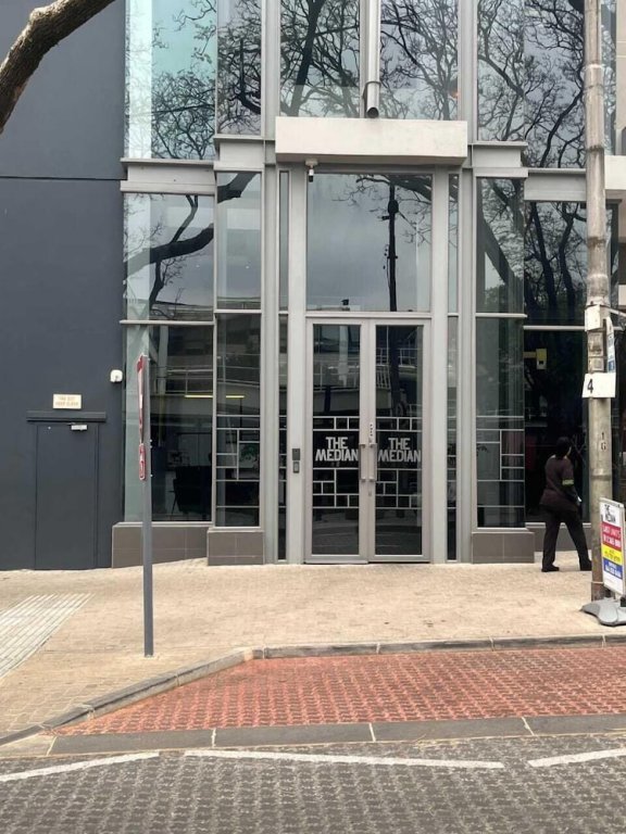 easy stay the median