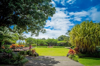 lumeria maui educational retreat center