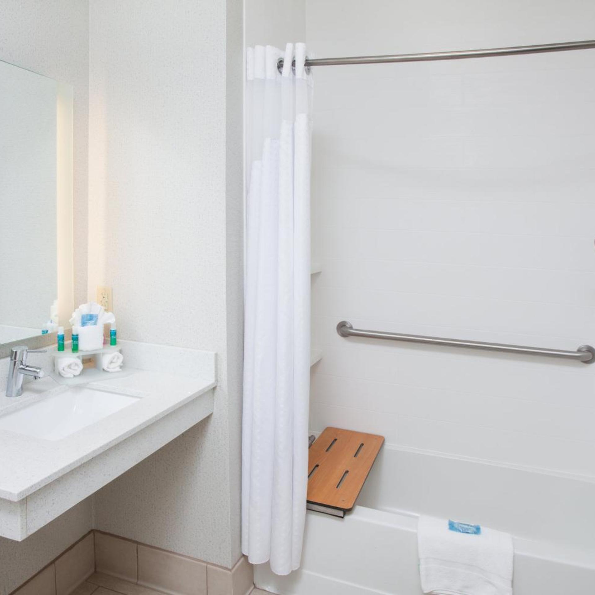 holiday inn express and suites texarkana by ihg