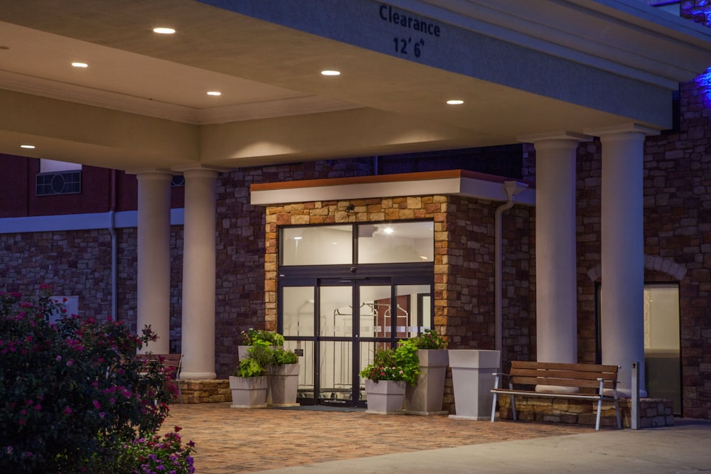 holiday inn express and suites texarkana by ihg
