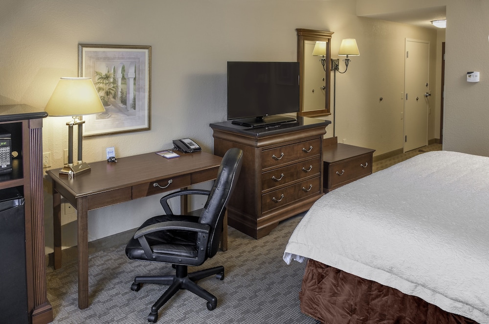 hampton inn and suites youngstown canfield