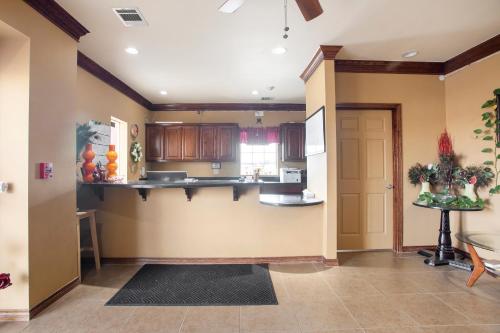 Oyo Hotel Valley View Tx, I-35,,3 star