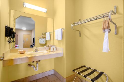 oyo hotel valley view tx i 35
