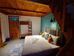peppy nomads luxuria