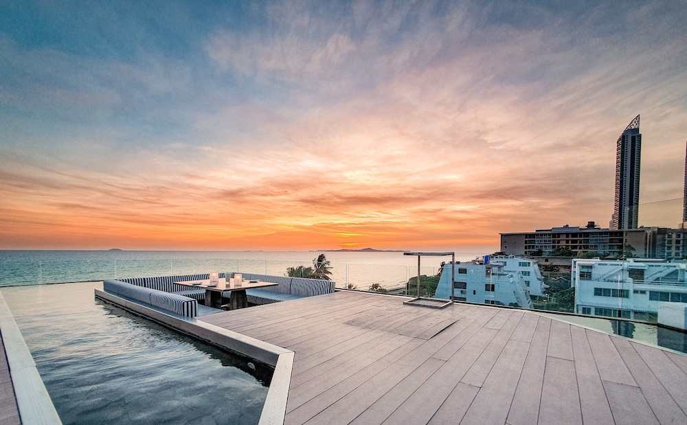 veranda beachfront residence pattaya