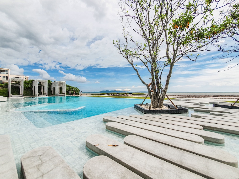 veranda beachfront residence pattaya
