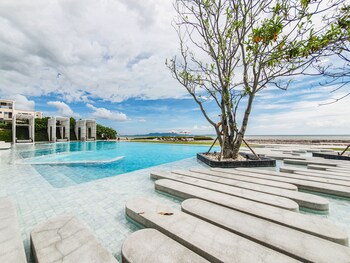 veranda beachfront residence pattaya