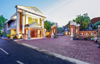 puri saron baruna beach