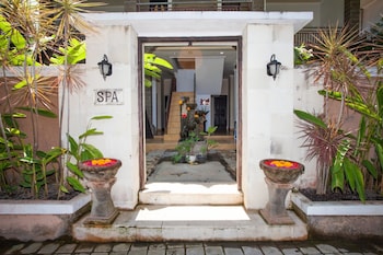 puri saron baruna beach