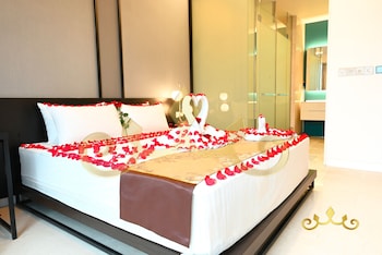 tropicana the residence klcc kuala lumpur crown suites