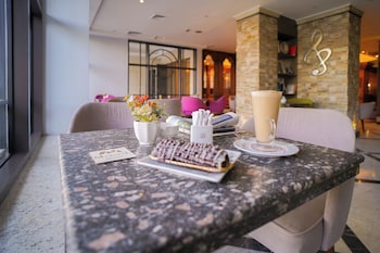 royal marshal hotel