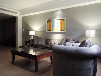 check inn taipei neihu