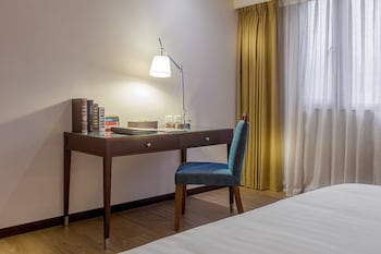 check inn taipei neihu