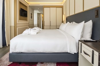 the emerald house lisbon curio collection by hilton