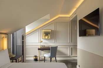 the emerald house lisbon curio collection by hilton