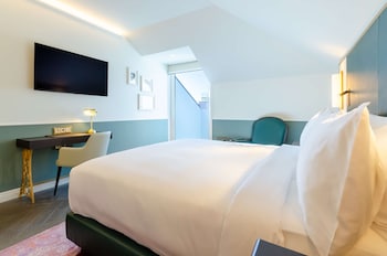 the emerald house lisbon curio collection by hilton