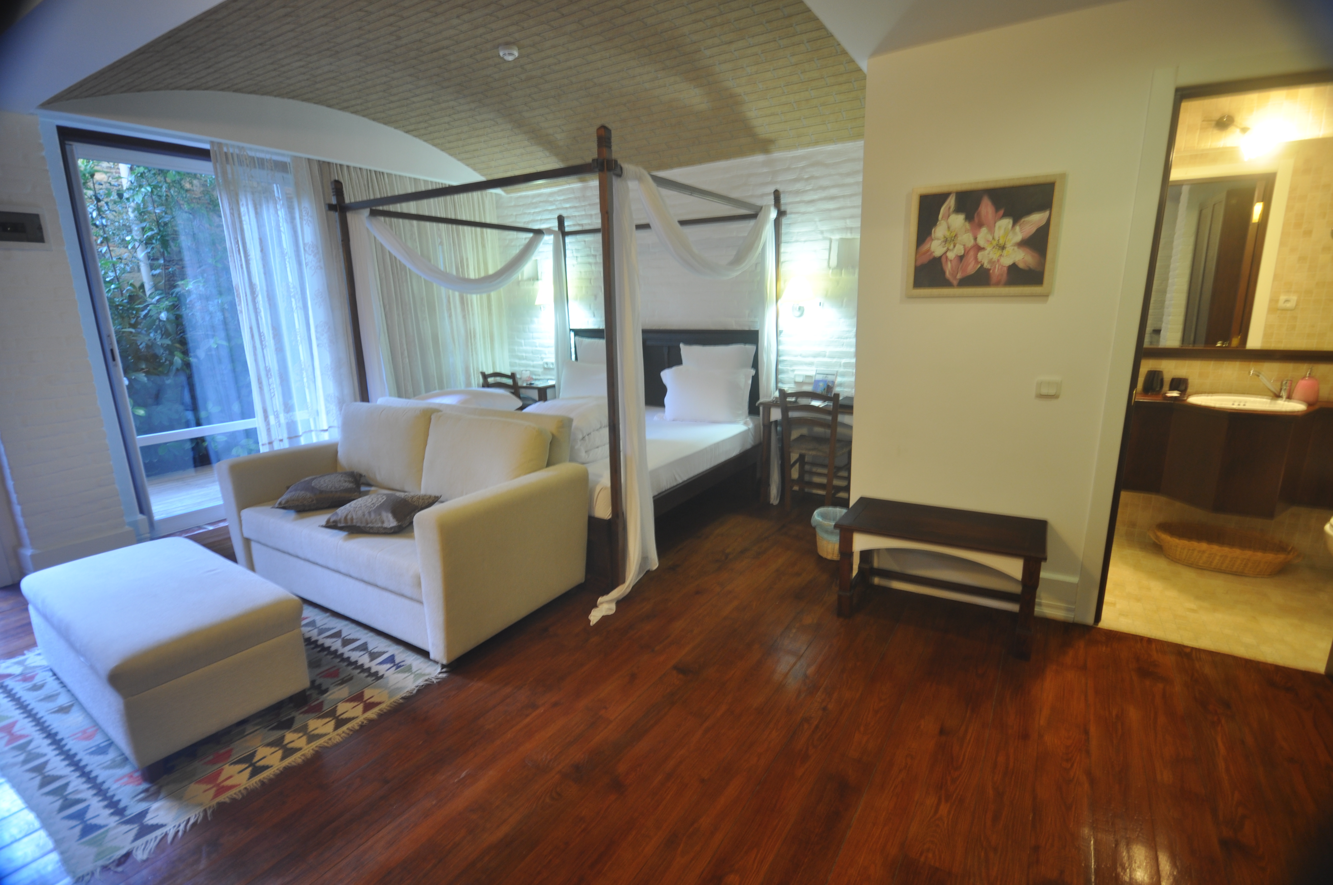 el vino hotel suites