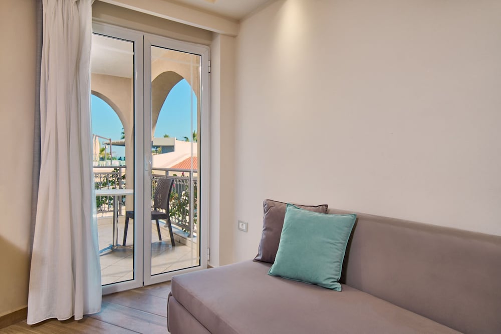 tsilivi beach hotel