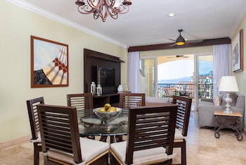 family residences by villa del palmar flamingos