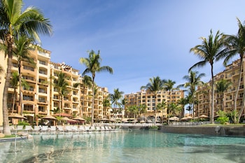 family residences by villa del palmar flamingos