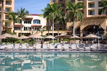 family residences by villa del palmar flamingos