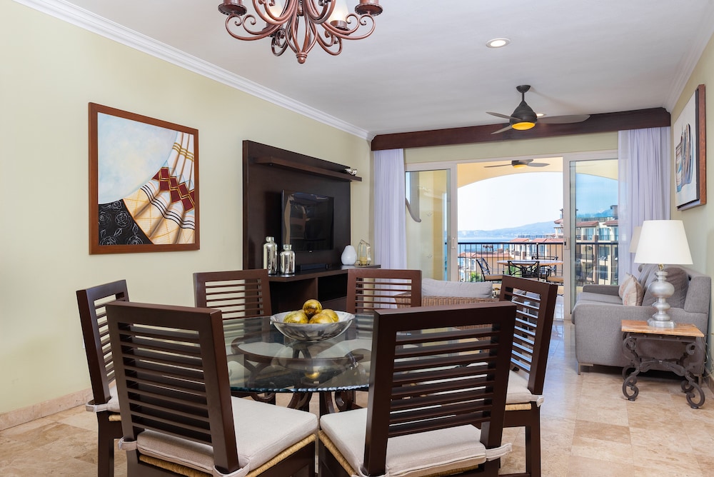 family residences by villa del palmar flamingos