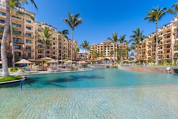 family residences by villa del palmar flamingos