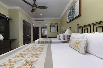 family residences by villa del palmar flamingos