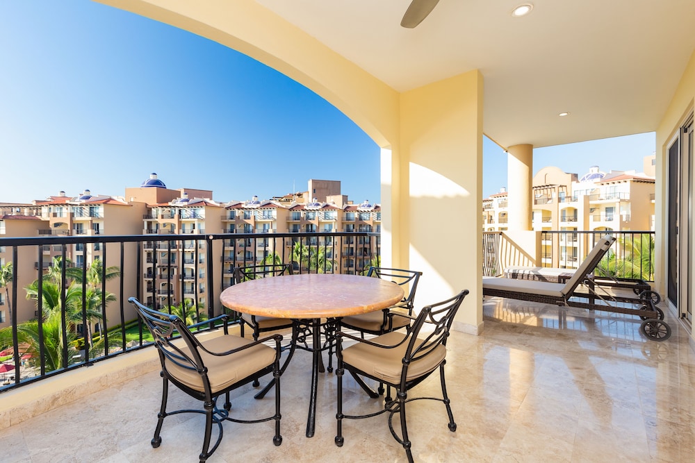 family residences by villa del palmar flamingos