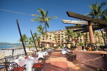 family residences by villa del palmar flamingos