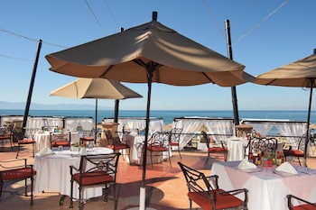 family residences by villa del palmar flamingos