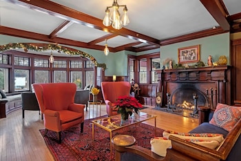 The Hartness House,,3 star