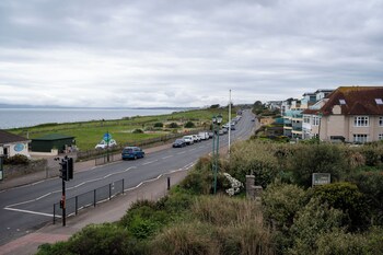 Commodore Hotel Bournemouth By Greene King Inns,Hurn>>Bournemouth,3 star