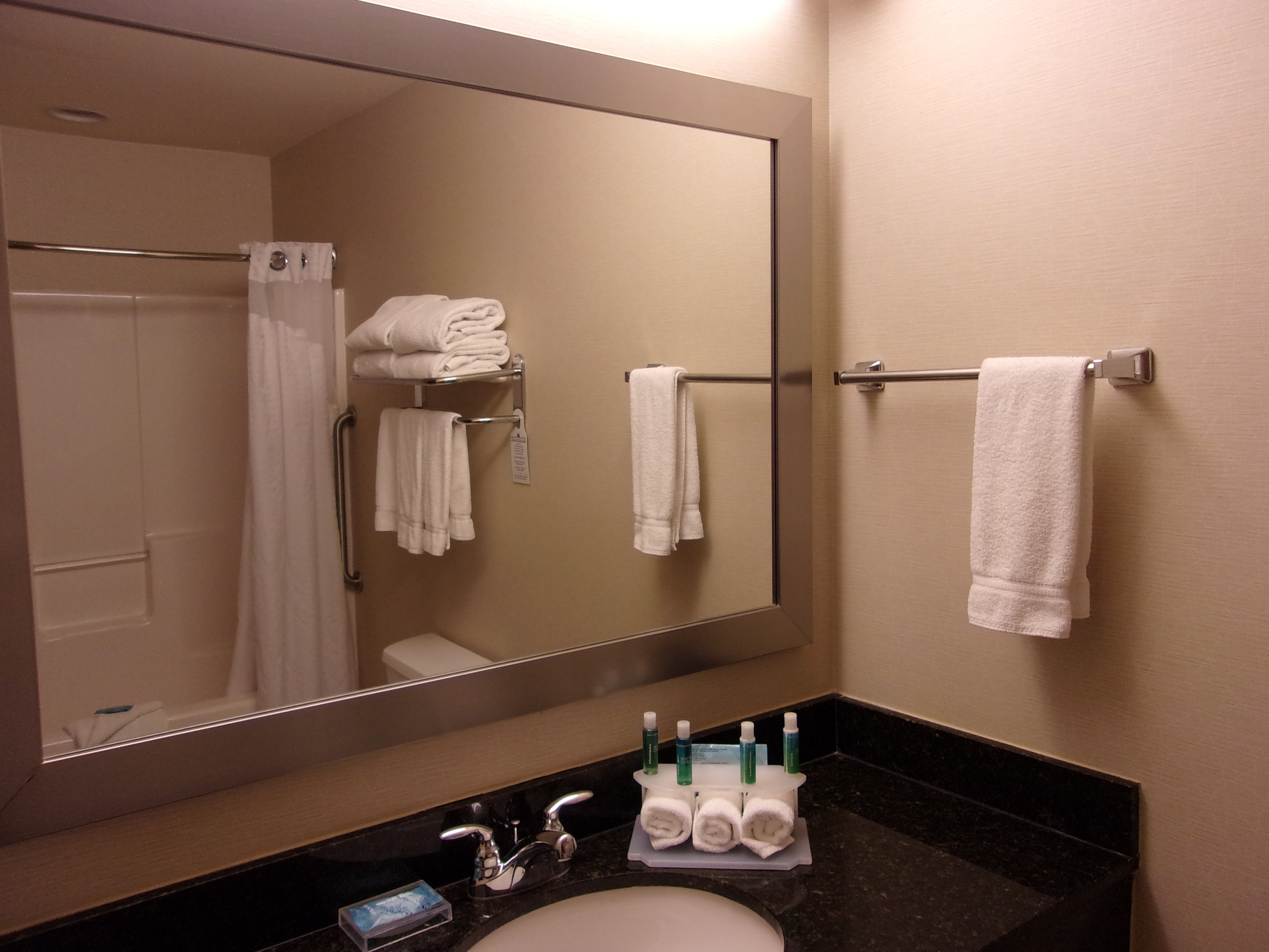 holiday inn express and suites chicago west roselle an ihg hotel
