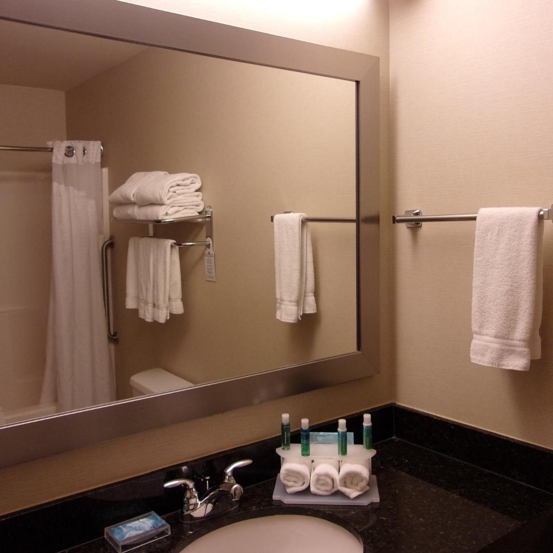 holiday inn express and suites chicago west roselle an ihg hotel