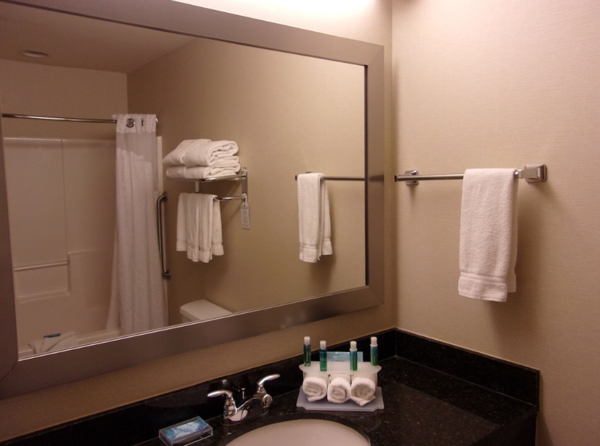 holiday inn express and suites chicago west roselle an ihg hotel