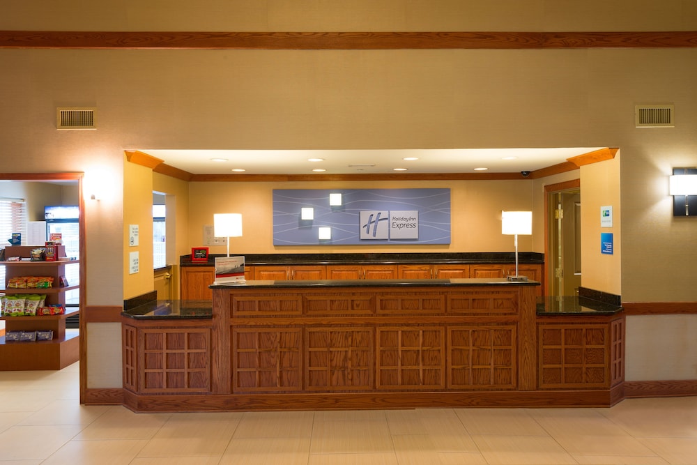 holiday inn express and suites chicago west roselle an ihg hotel
