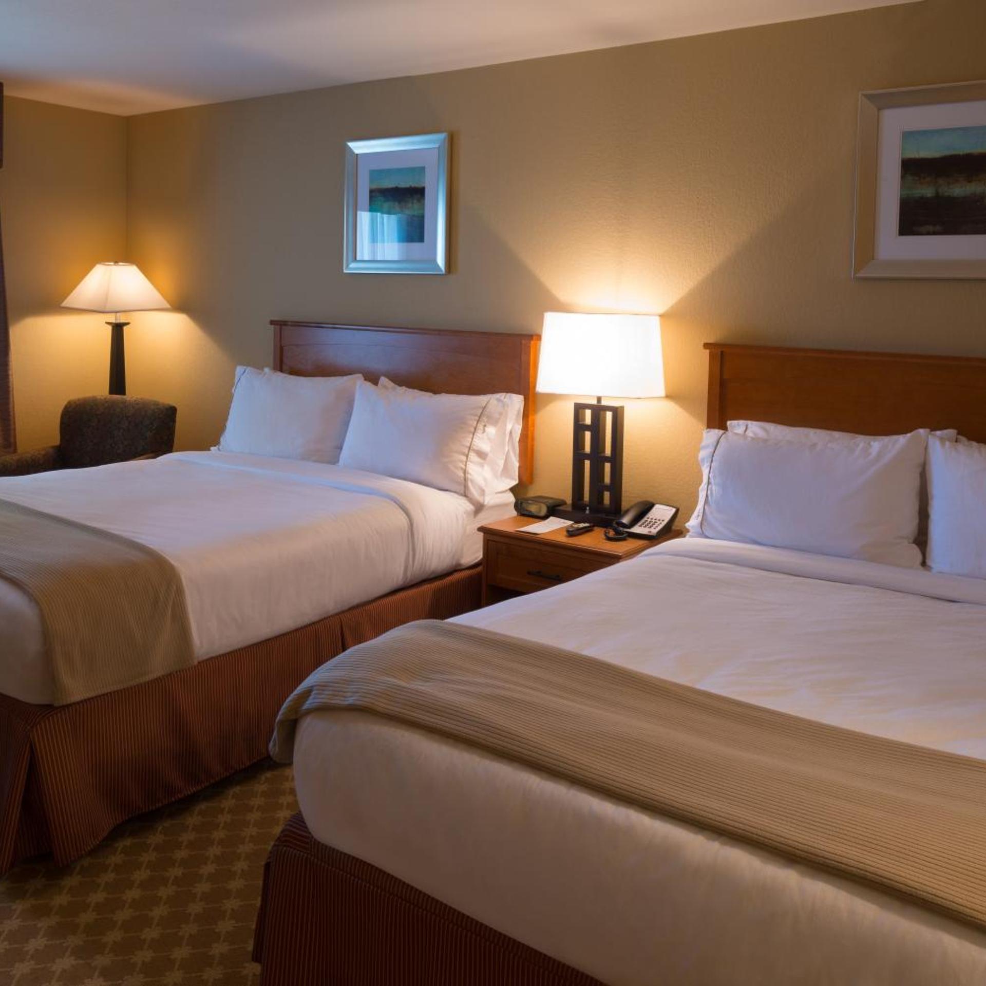 holiday inn express and suites chicago west roselle an ihg hotel
