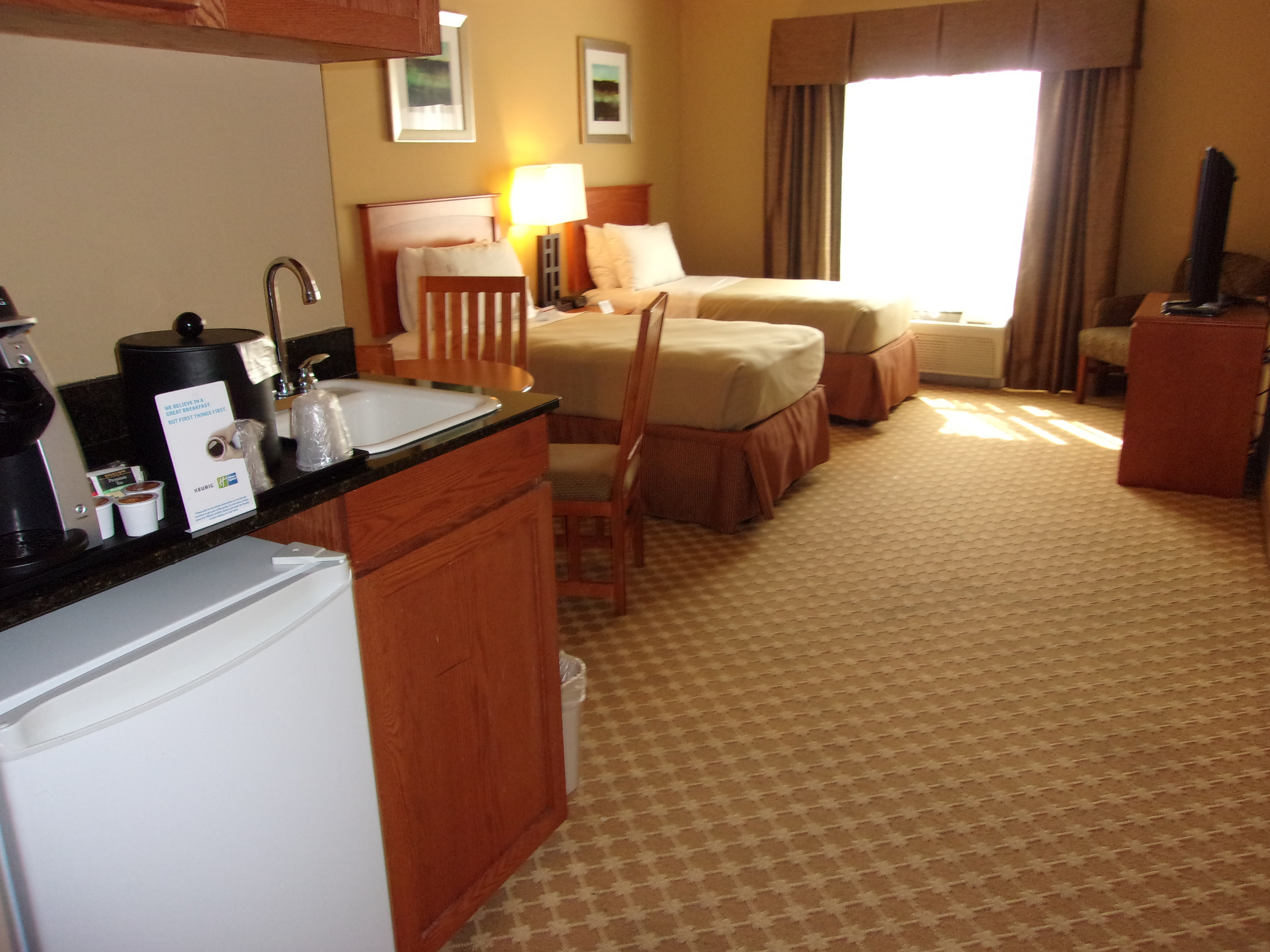holiday inn express and suites chicago west roselle an ihg hotel
