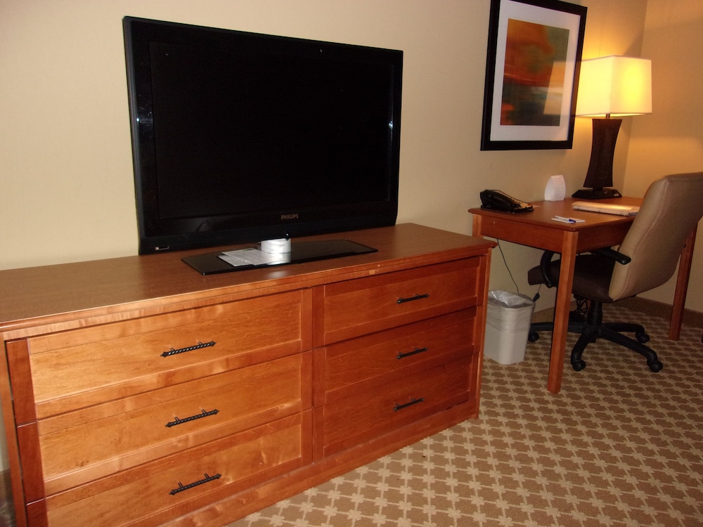 holiday inn express and suites chicago west roselle an ihg hotel