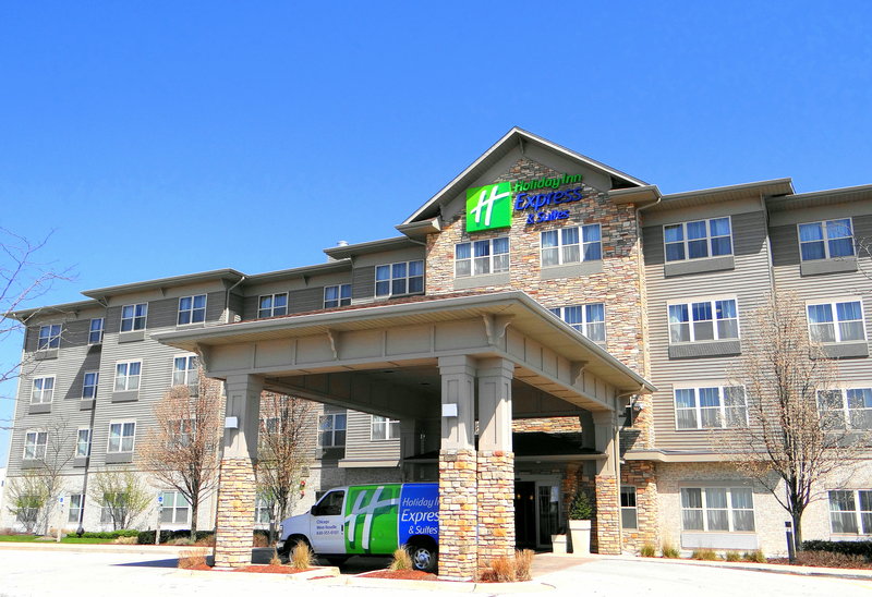 holiday inn express and suites chicago west roselle an ihg hotel