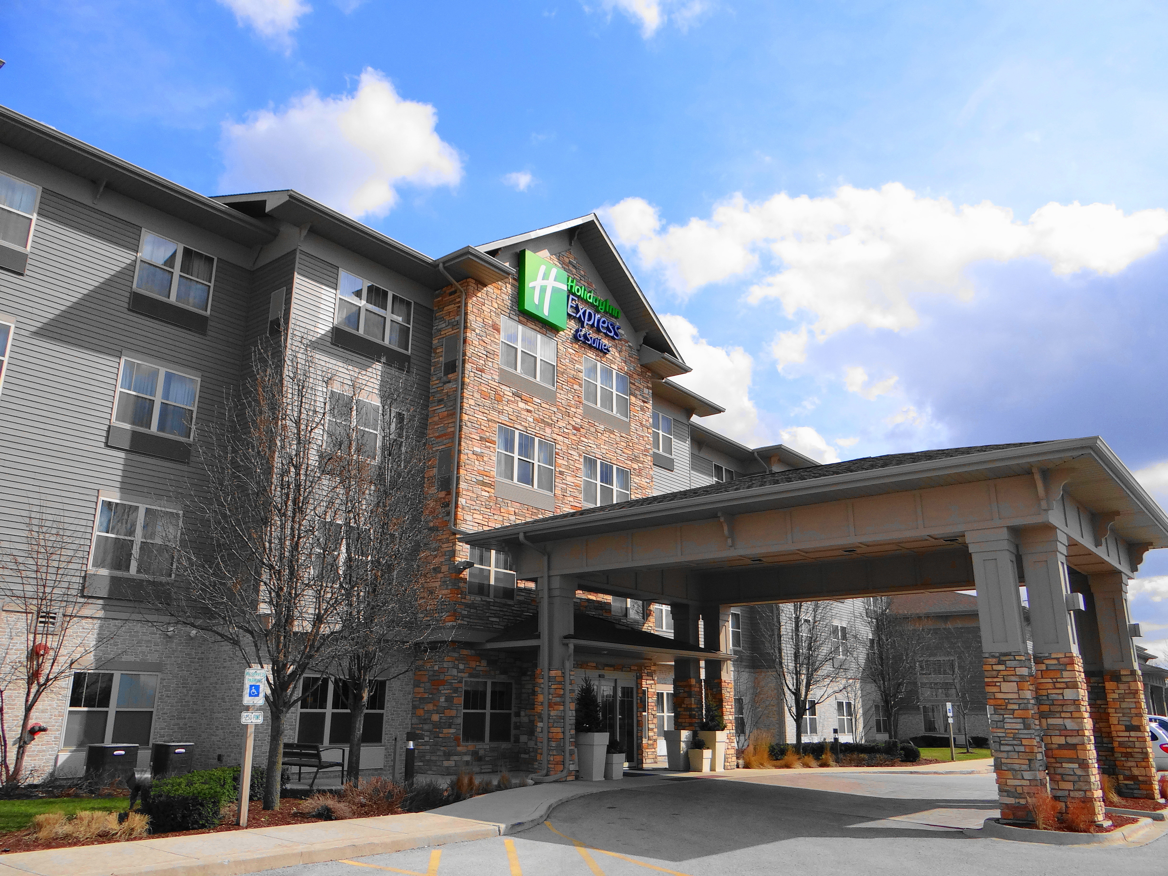 holiday inn express and suites chicago west roselle an ihg hotel