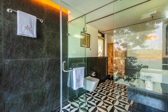 saffronstays athaang