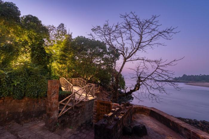 saffronstays athaang