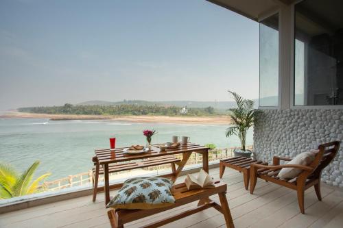 saffronstays athaang