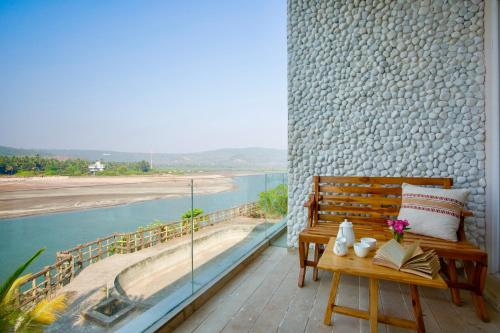 saffronstays athaang