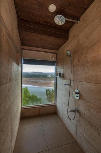 saffronstays athaang